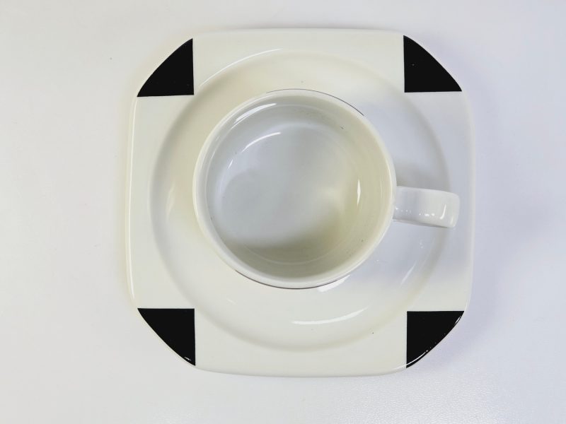 Modern kaffekopp med fat – Design från IKEA