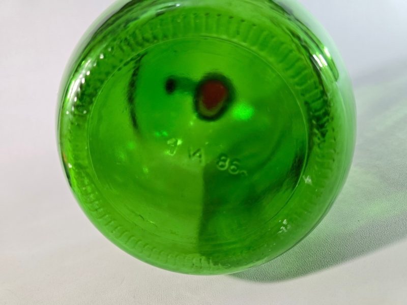 Stor flaska i grönt glas, troligen Frankrike