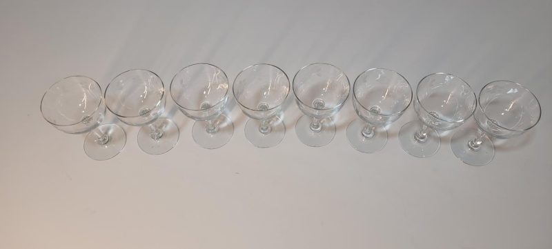 8 st, glas med etsad dekor