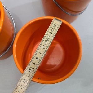 Lys upp ditt utrymme med våra färgglada krukor - Perfekta för alla växter!