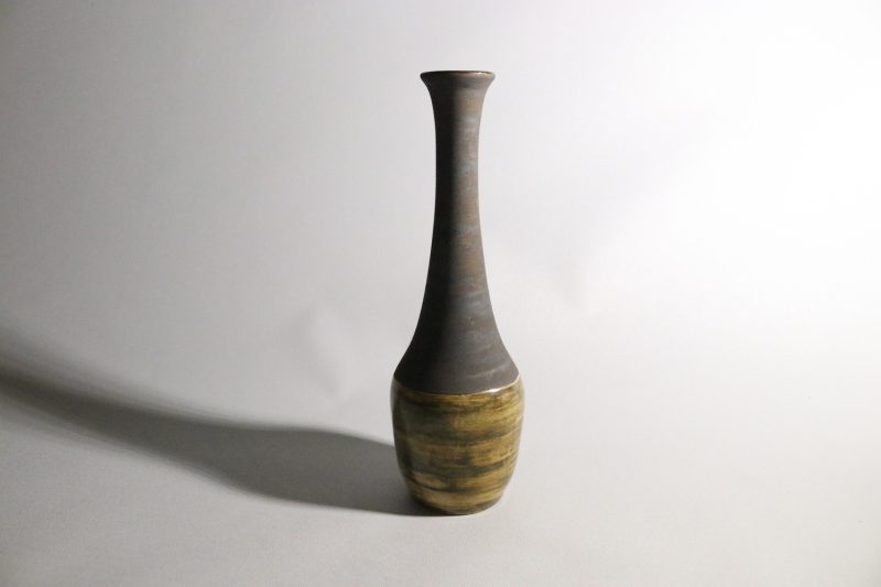 Elegant handdrejad keramisk vas, ca 25 cm – Unik konstnärlig design