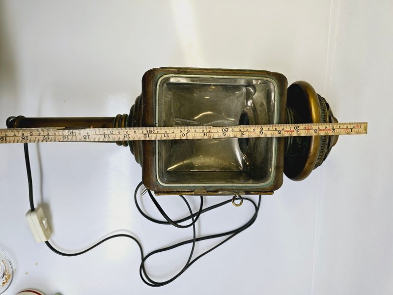 Vintage lanternformad bordslampa i mässing – Rustik och unik design