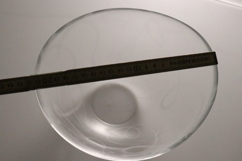 Skål, "Pond Trassel", Orrefors. Längd: 21cm, höjd: 15cm