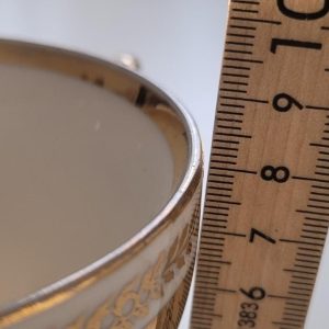 Kaffekopp med fat, guldfärgad