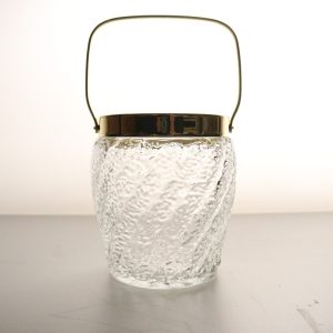 Ishink med tång, glas och metall