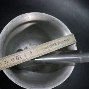 Mortel med mortelstöt , metall troligen aluminium