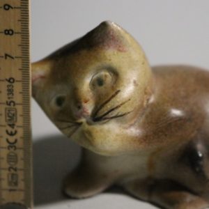 Charmig kattfigur – Gabriel Keramik, handmålad svensk design