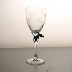 Elegant vinglas med graverad fredsduva – 18 cm högt