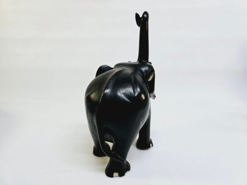 Handgjord träelefant – 31,5 cm hög