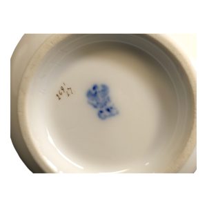 Elegant antik burk i porslin från Carl Tielsch (13 cm)