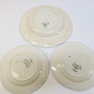 Vackert set av tre tallrikar från Rörstrand – "Greta", 23,5 cm i diameter