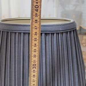 Bordslampa, Alabaster med blå skärm