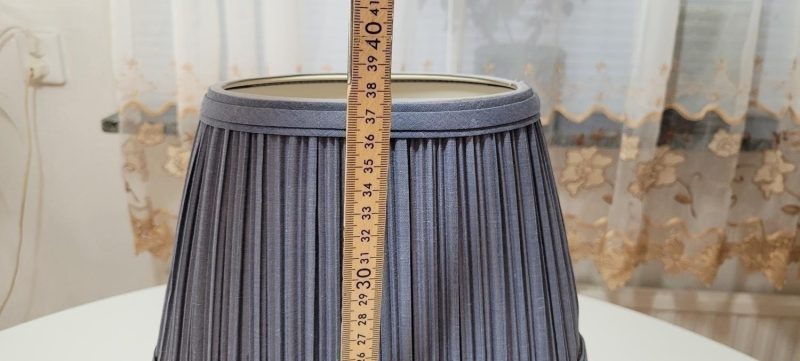 Bordslampa, Alabaster med blå skärm