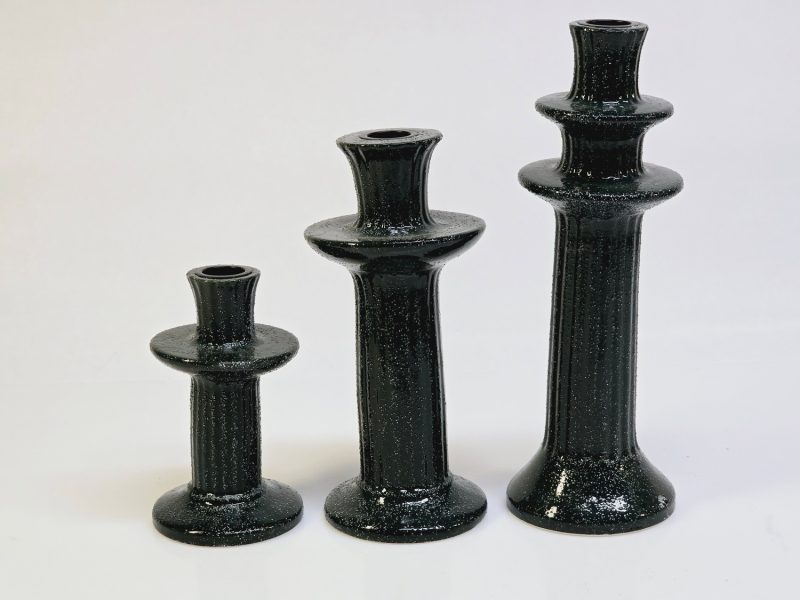 Set med svarta keramiska ljusstakar – elegant och tidlös design