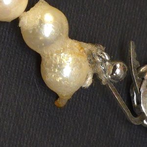 Klassiska Pärlhalsband med Silverlänk – Elegans och Tidlös Skönhet