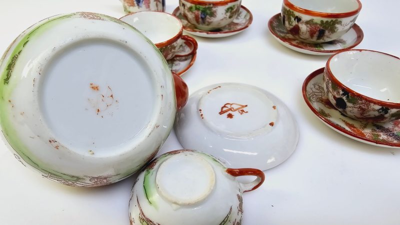 Japanskt te-servis i porslin – vacker handmålad dekor med naturmotiv