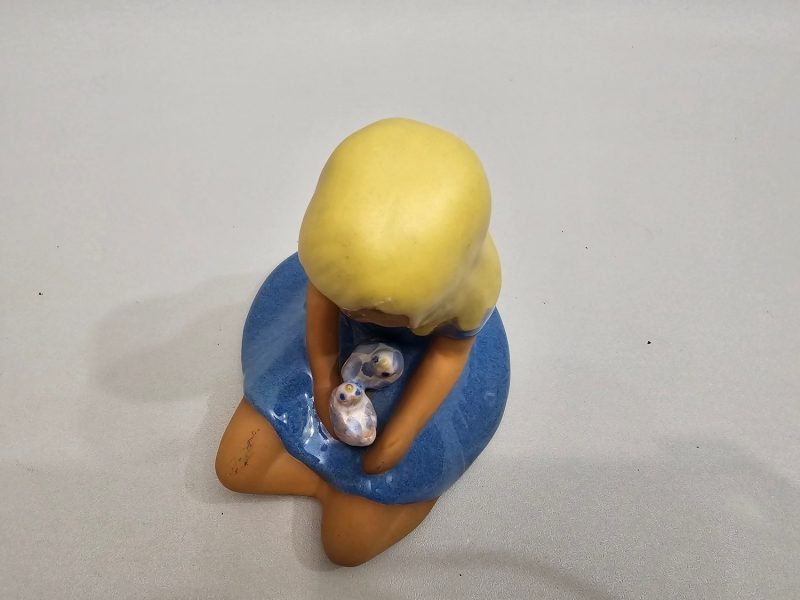FIGURIN, flicka med fåglar, JIE