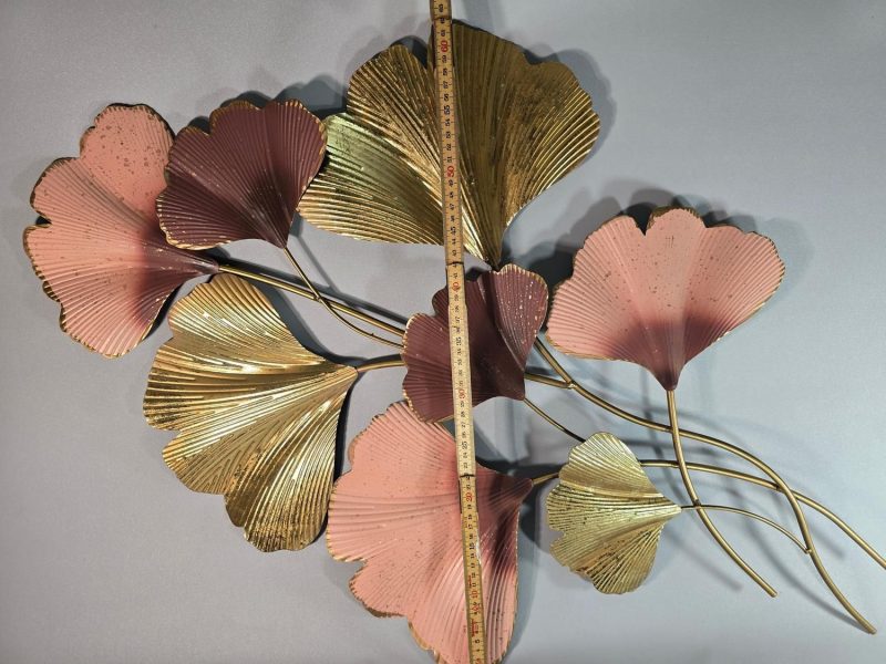 Väggskulptur från MIO. Metall, Bredd 62 cm, höjd 90 cm - Ginkgo Biloba bladgren