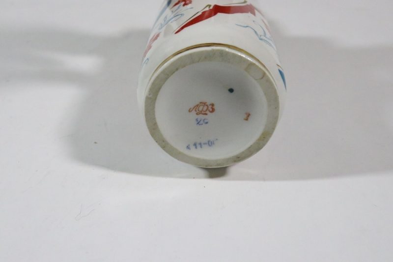 Porslinskaraff "Carnation", designad av A. N. Semenova, LFZ, 1970-80
