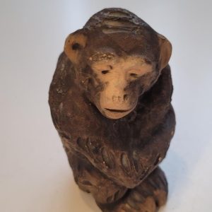 FIGURIN, APA, TILGMANS KERAMIK