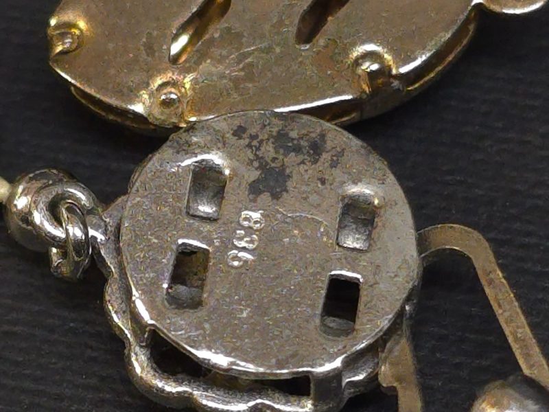 Klassiska Pärlhalsband med Silverlänk – Elegans och Tidlös Skönhet