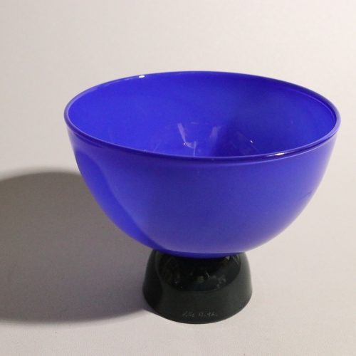 Stilfull blå glasskål – 12,5 cm hög och 14 cm i diameter