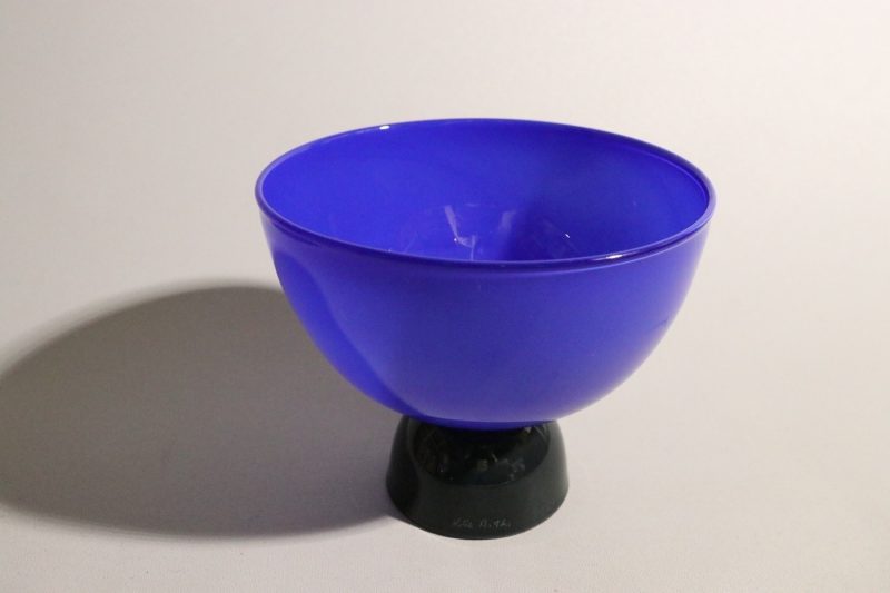 Stilfull blå glasskål – 12,5 cm hög och 14 cm i diameter