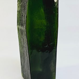 Grön Retrovas i Glas – Stilren och Unik Design