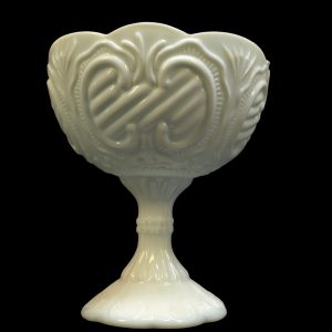 Elegant vit bordsdekoration på fot – En tidlös klassiker!
