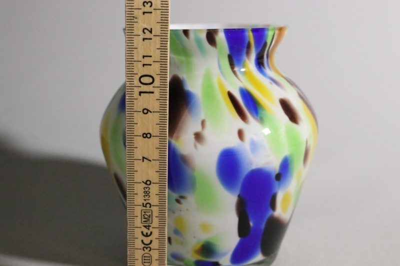 Färgsprakande Glasvas – 12 cm – Modern Design med Livfulla Mönster