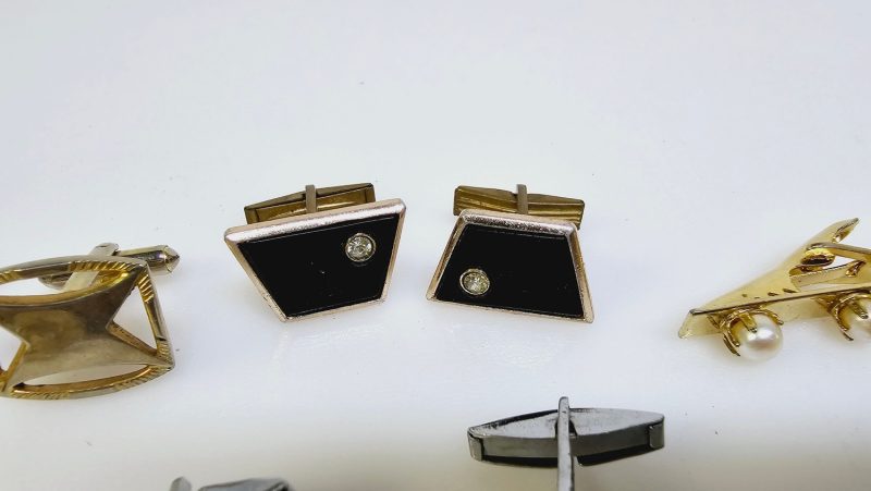 Elegant samling av vintage manschettknappar och accessoarer