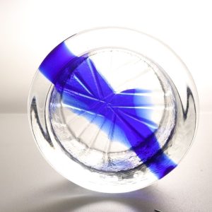 Skål, troligen gjuten kristallglas, ca 14cm i diameter