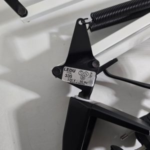 Elegant Skrivbordslampa LEDU Type 335 – En designpärla från 1970-talet