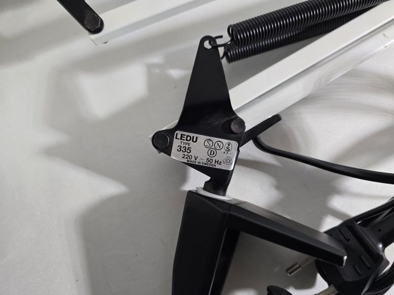 Elegant Skrivbordslampa LEDU Type 335 – En designpärla från 1970-talet