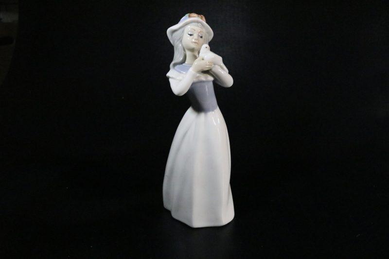 Tengra Porslin Figurin "Flickan med duvan" Valencia Spanien - 24cm