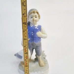 Porslinsfigur – Pojke med Gås, 24 cm