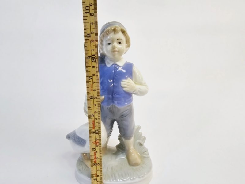 Porslinsfigur – Pojke med Gås, 24 cm