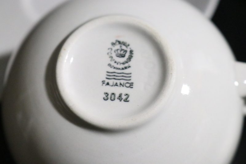 Elegant kaffeservis från Royal Copenhagen - Modell Fajance 3042