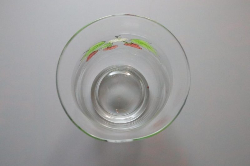 VAS, glas, handmålade smultron