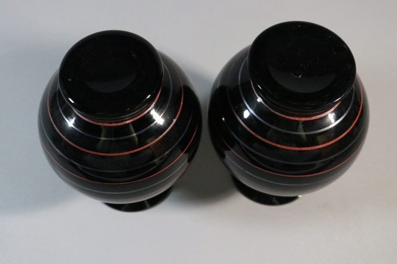 Ett par klotvaser i svart färgat glas, Art deco