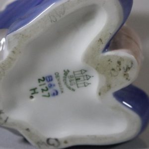 Figurin, Bing & Grondahl "Boy with bucket" - Sv. Lindhart 14 cm, Lagad