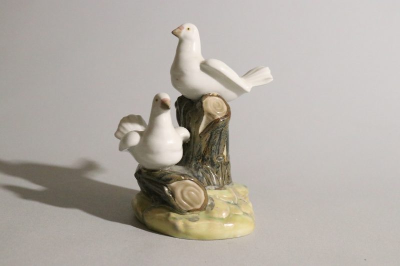 Elegant Porcelänsfigur – Duvor av Tengra, Spanien, 18 cm