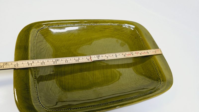 Elegant rektangulärt fat från Höganäs Keramik – Eldfast