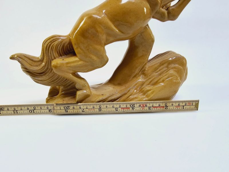 Imponerande Hästfigur i Keramik – Ståtlig och Elegant