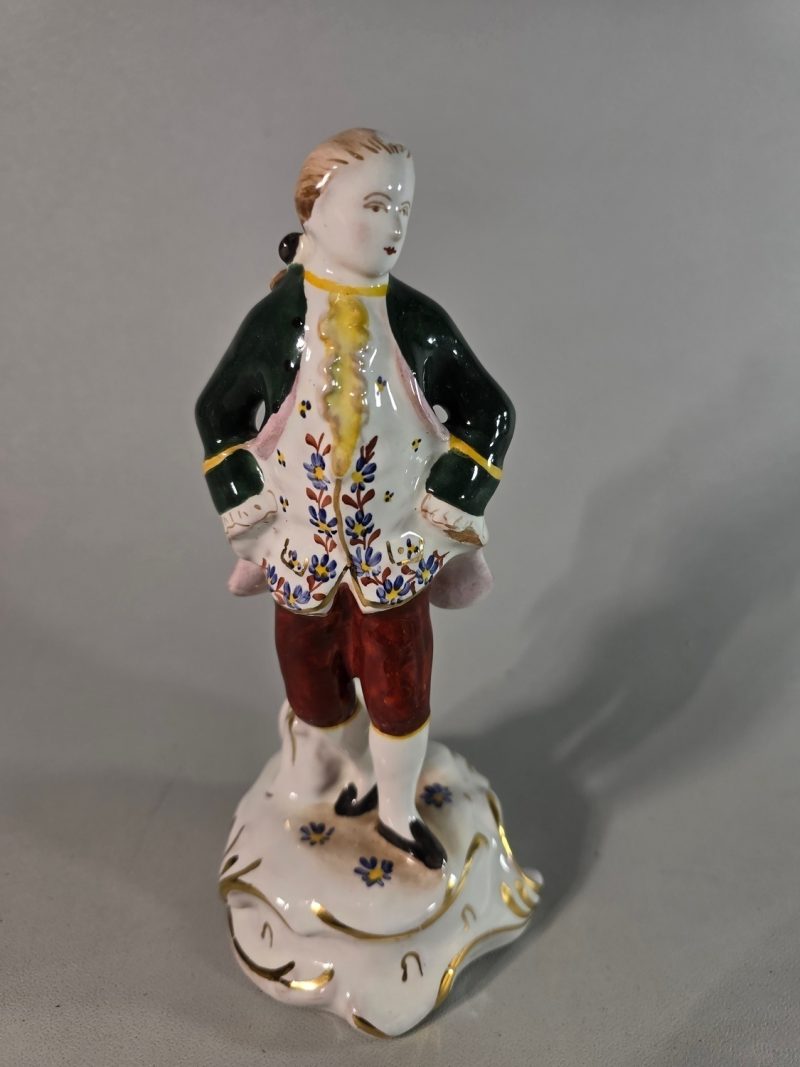 Elegant Tysk Figurin - En Samlares Dröm!