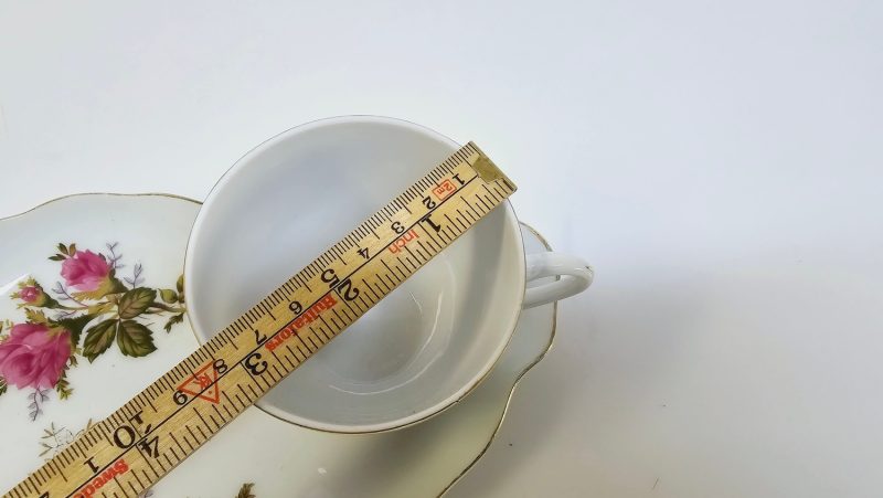 Charmigt Kaffe- och Assiettset med Rosmotiv – Made in China