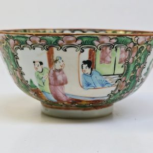 Antik kinesisk skål i klassisk Rose Medallion-stil