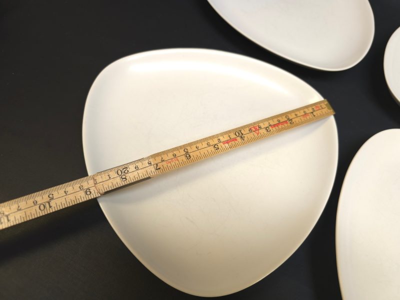Elegant design – Höganäs keramik, 4 tallrikar med modern formgivning