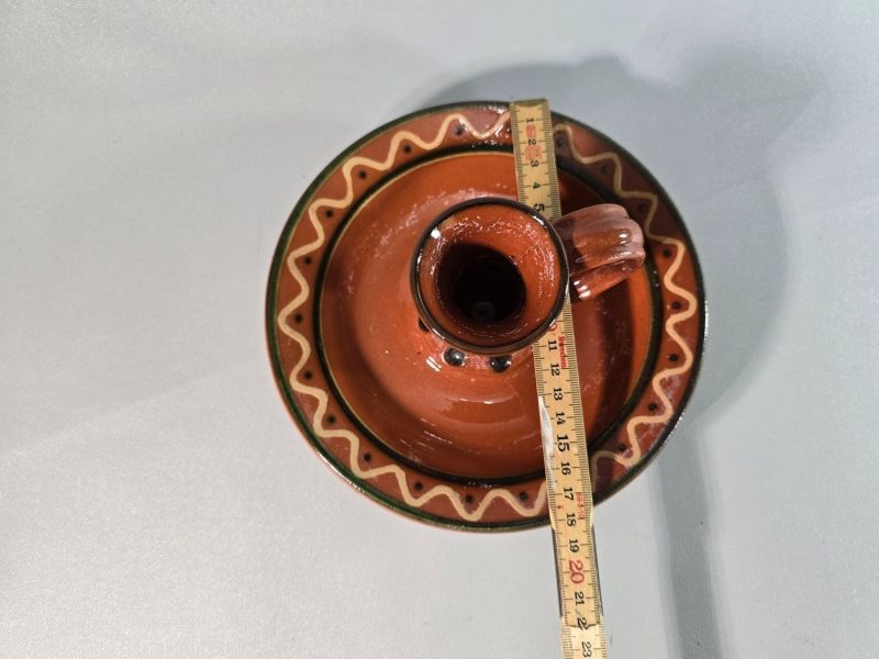 Allmogemålad nattljusstake i lergods, Krukmakaren i Ystad
