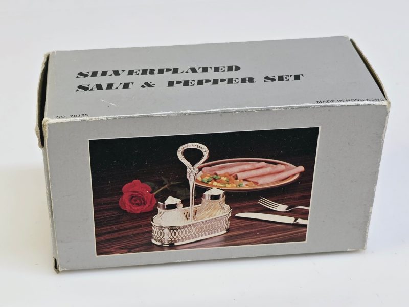Silverpläterat salt- och pepparkar med glasinsatser – tidlös elegans